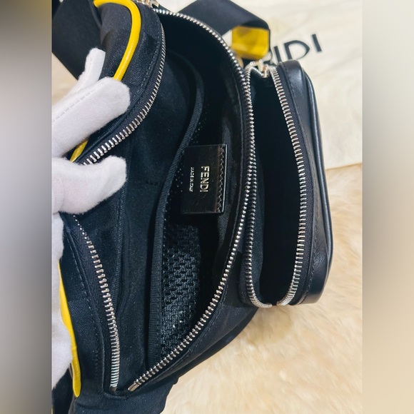 ๐ฅ FENDI BELTBAG BUMBAG CROSSBODY BAG w/ Dust Bag Size W 11โ X H 5.5โ - Picture 3 of 17